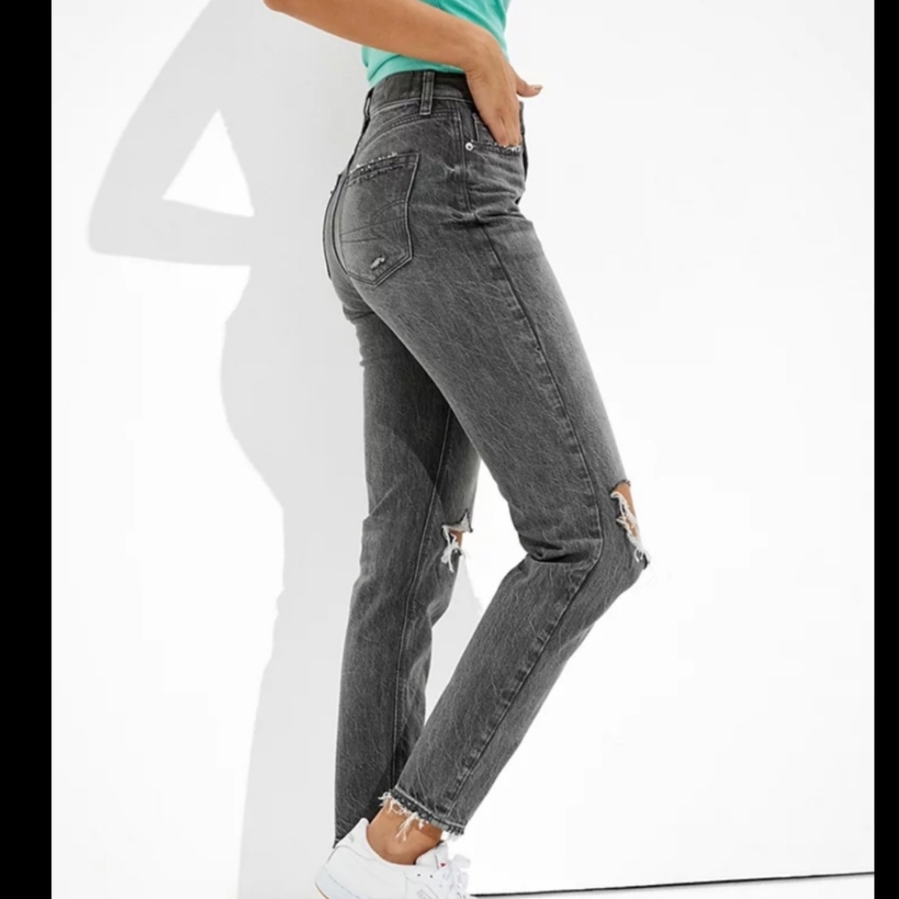 AEO Gray Straight Leg Mom Jeans Distressed Ripped High Waist Size 6 100% Cotton